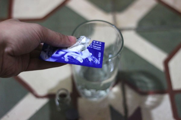 Thành phần được tìm thấy hầu hết ở các loại thuốc kích dục là alkyl nitrites, với tác dụng được quảng cáo là gây hưng phấn, tăng sự kích thích.